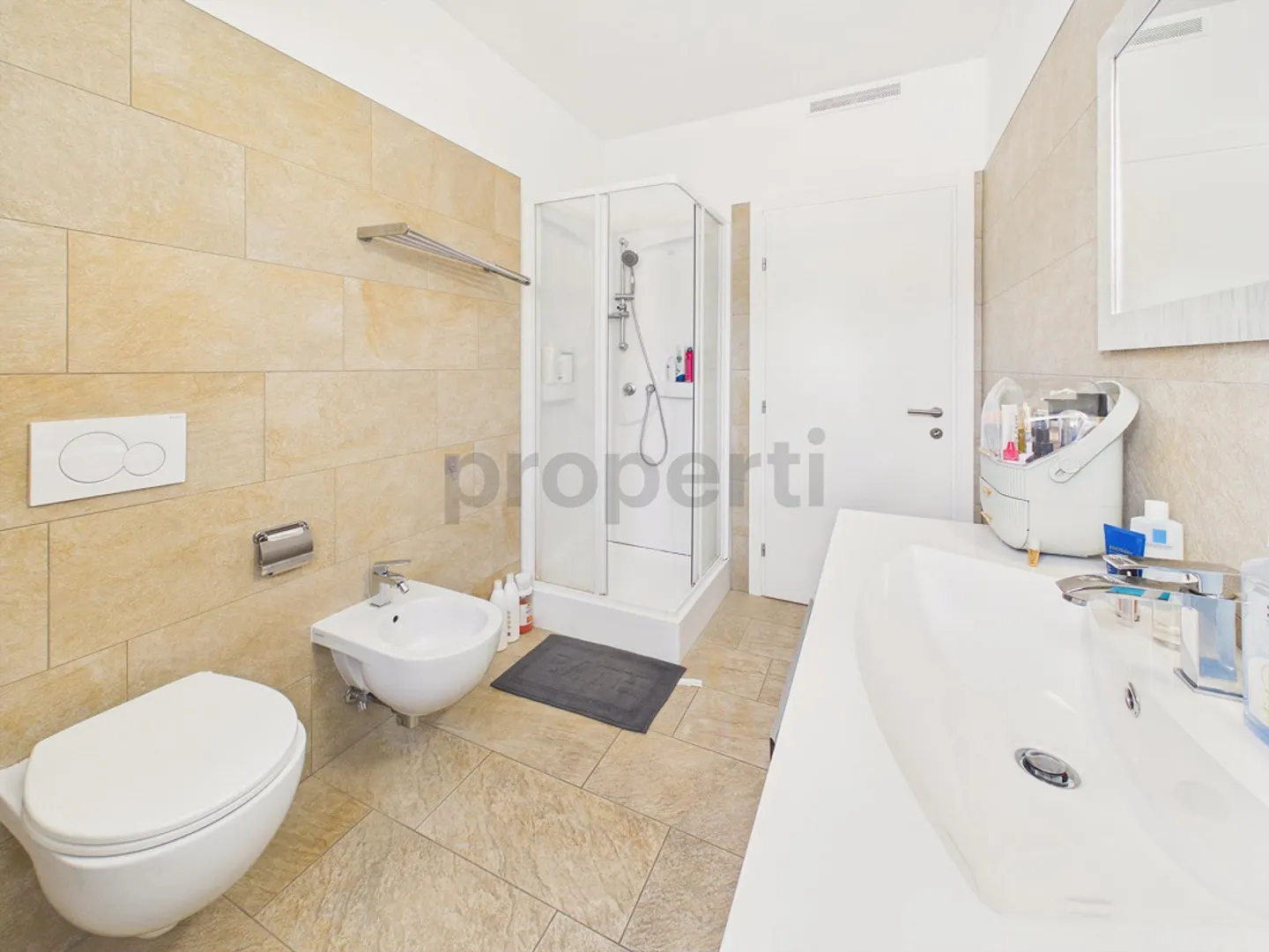 Elegant 4.5-room apartment in Bellinzona with 30 sqm terrace - Photo 10 of 16