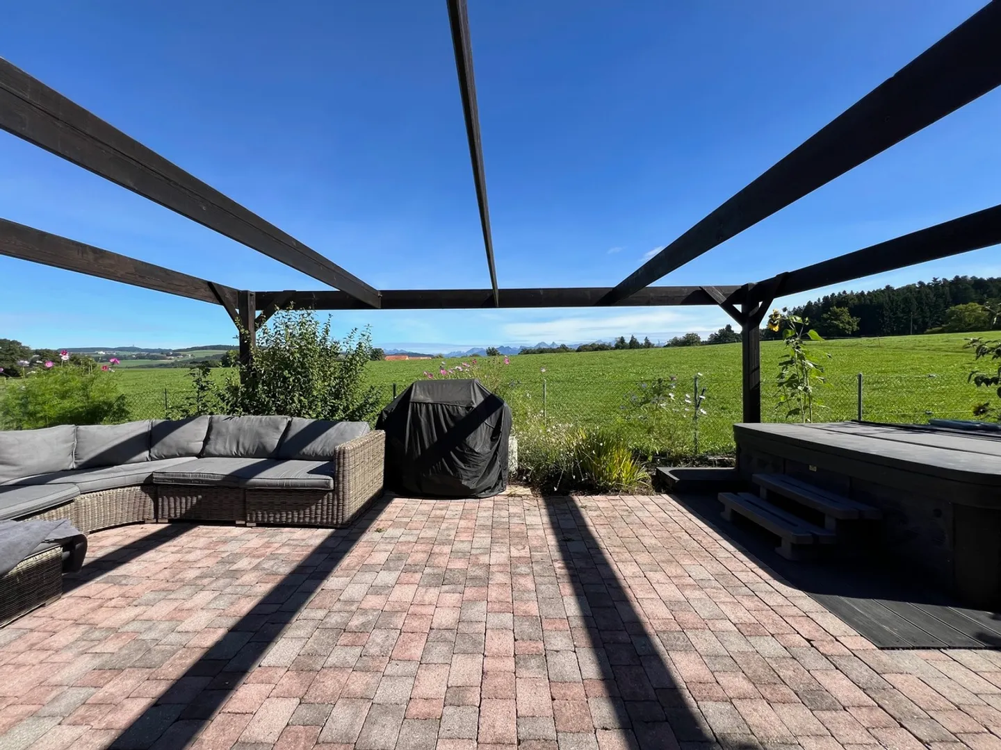 Villa with 6.5 rooms, large garden, pool,... - Photo 12 of 13