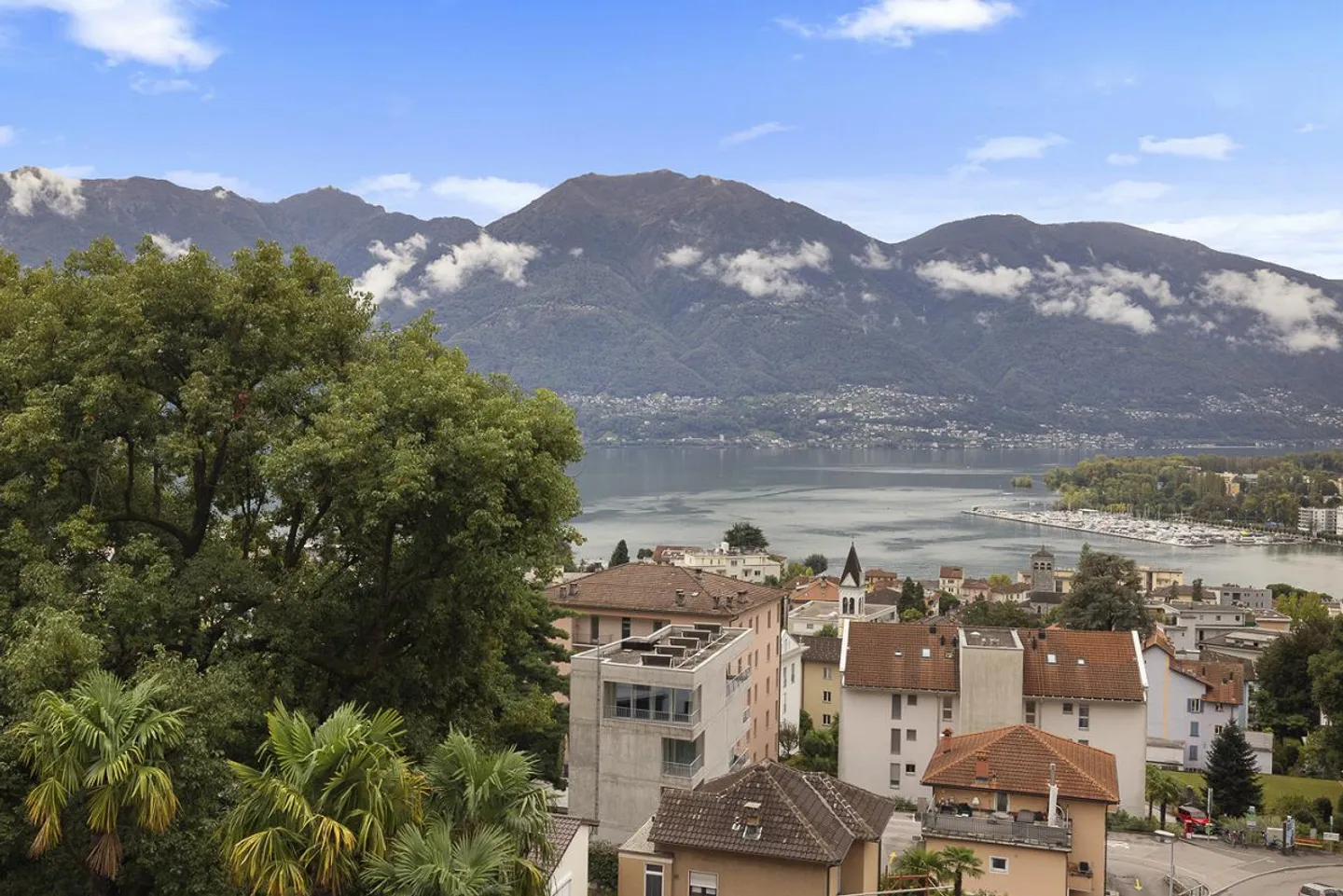 Spacious 4.5 Room Apartment with LAKE VIEW, Wellness Area, 2nd Residence - Photo 1 of 19