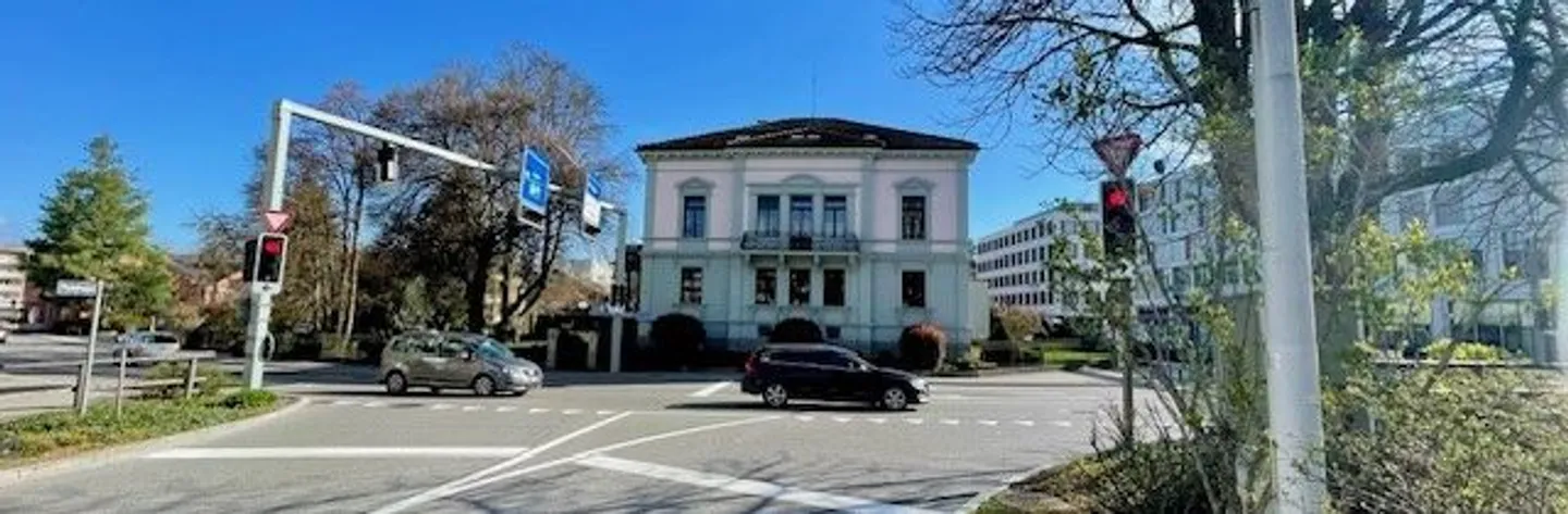 Villa storica rappresentativa con uffici completamente sviluppati - Foto 2 di 21