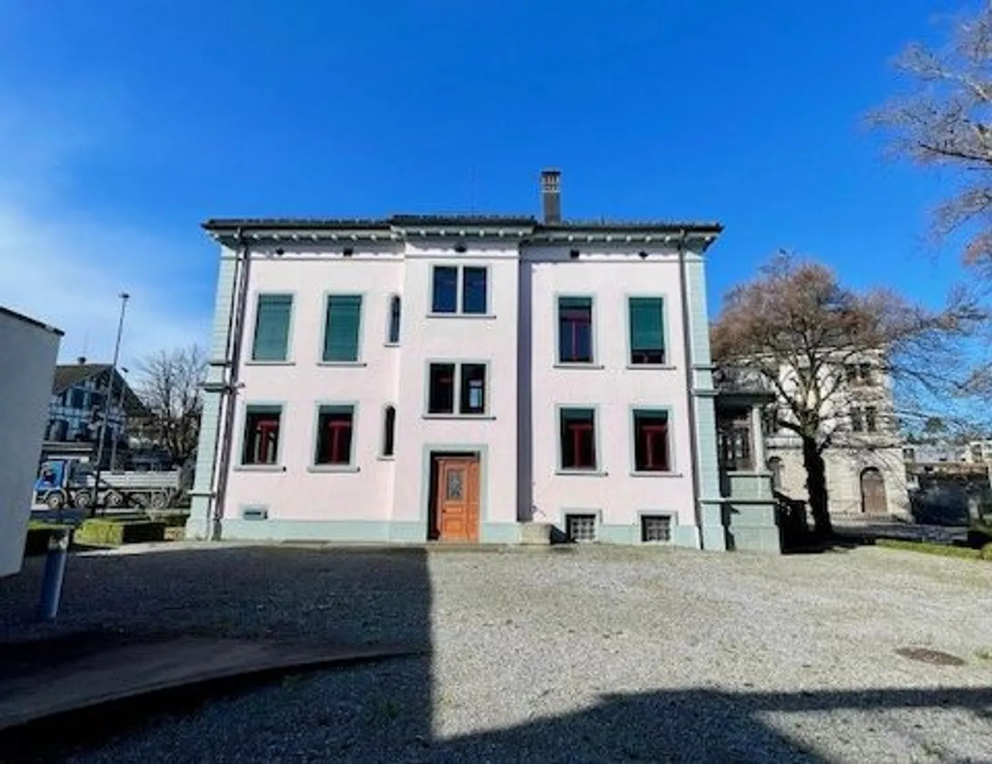 Villa storica rappresentativa con uffici completamente sviluppati - Foto 4 di 21