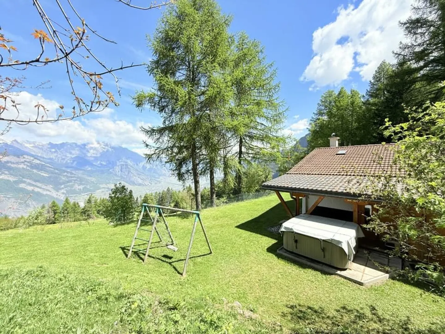 Chalet avec sauna et jacuzzi - Photo 2 sur 10