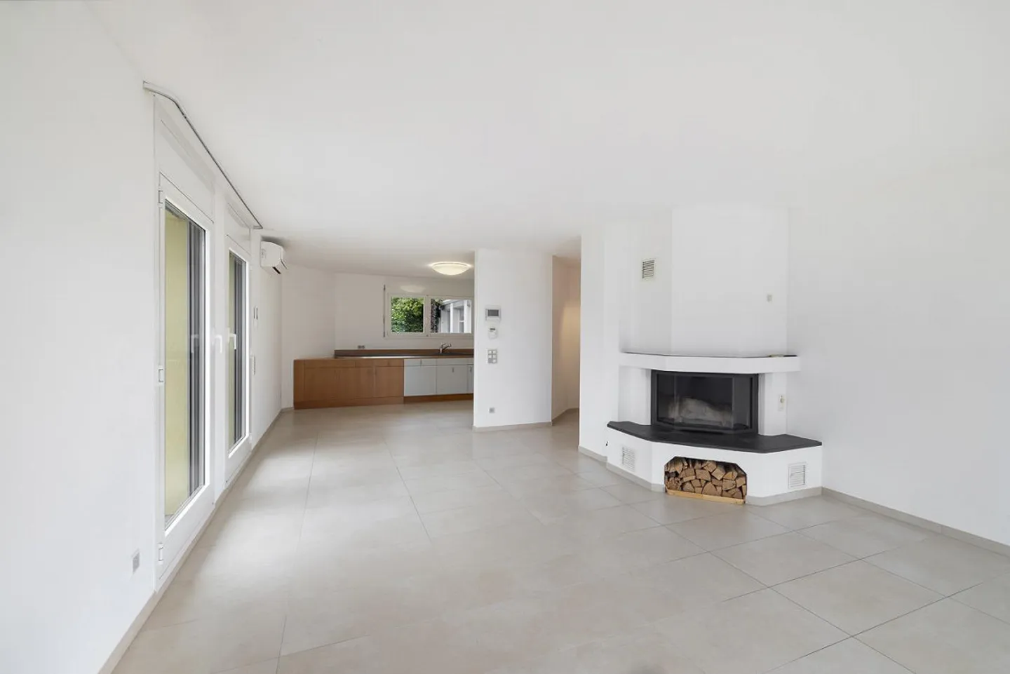 Spacious 4.5 Room Apartment with LAKE VIEW, Wellness Area, 2nd Residence - Photo 2 of 19