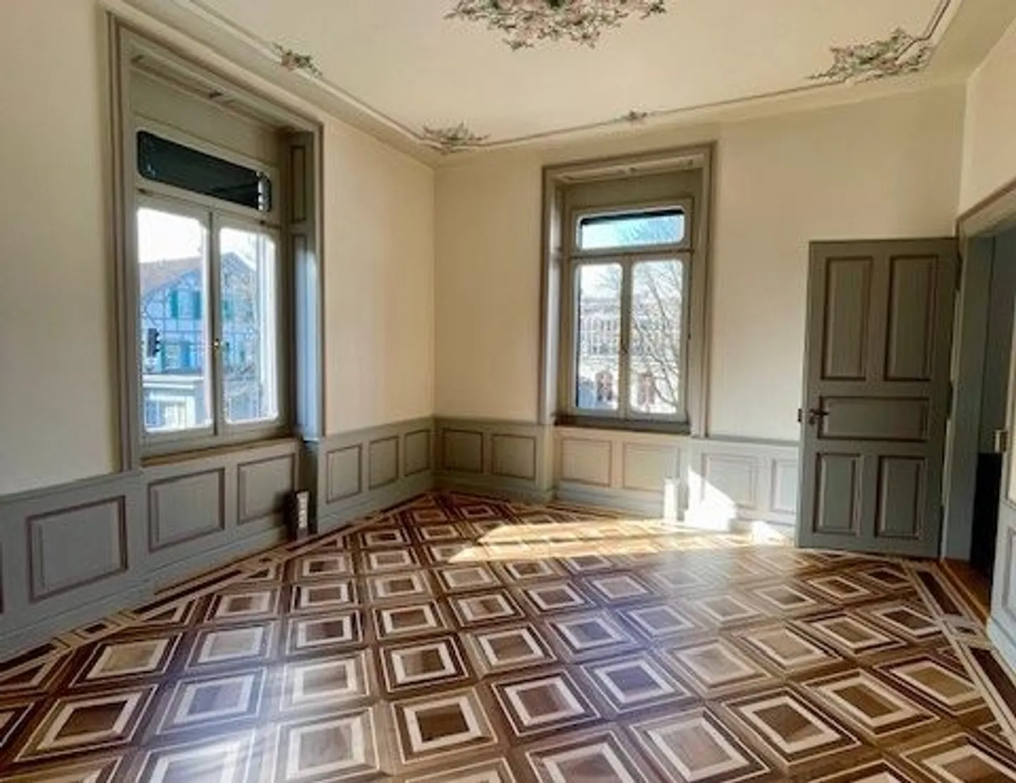 Villa storica rappresentativa con uffici completamente sviluppati - Foto 9 di 21