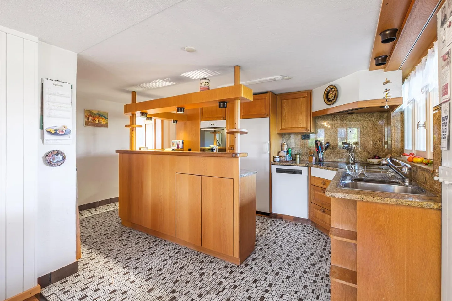 Opportunité unique - Terrain avec maison multifamiliale et unifamiliale - Photo 4 sur 8