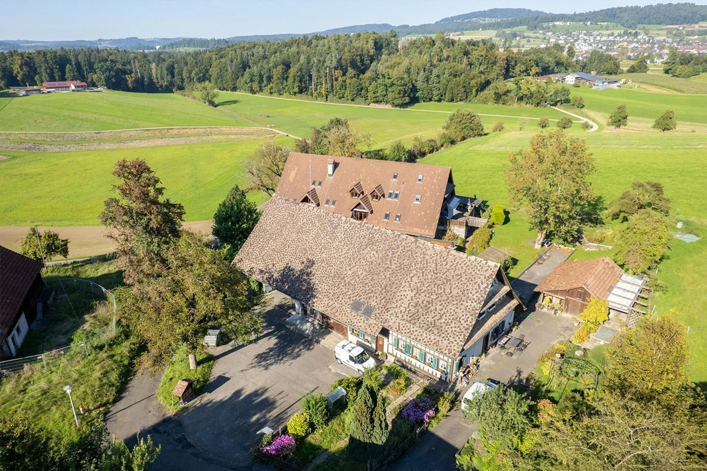 Opportunité unique - Terrain avec maison multifamiliale et unifamiliale - Photo 1 sur 8