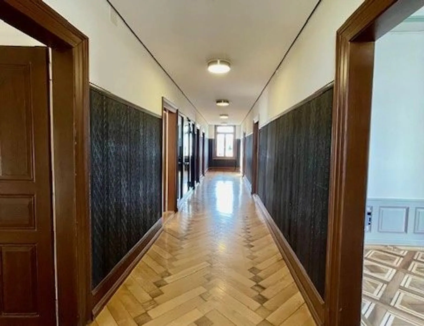 Villa storica rappresentativa con uffici completamente sviluppati - Foto 10 di 21