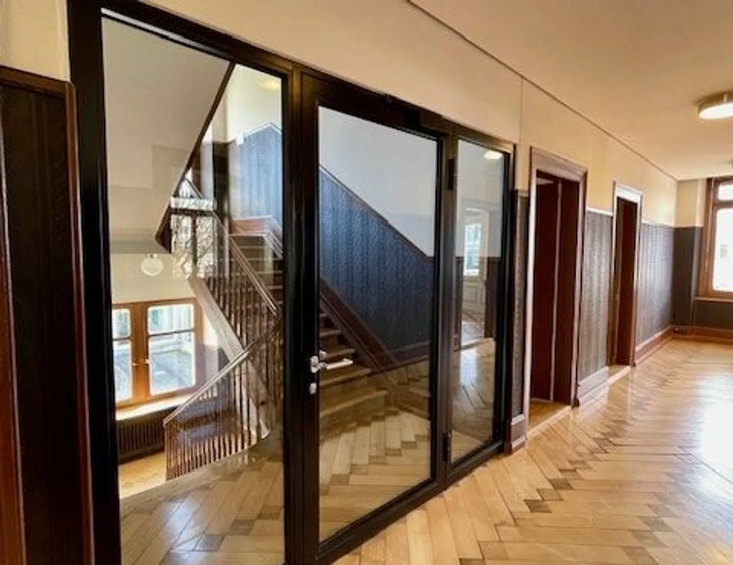 Villa storica rappresentativa con uffici completamente sviluppati - Foto 11 di 21