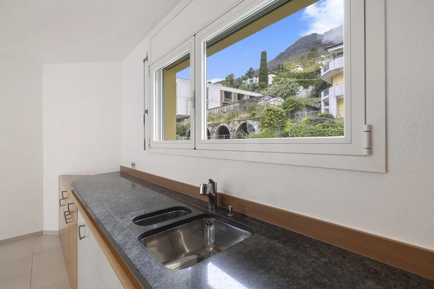 Spacious 4.5 Room Apartment with LAKE VIEW, Wellness Area, 2nd Residence - Photo 5 of 19