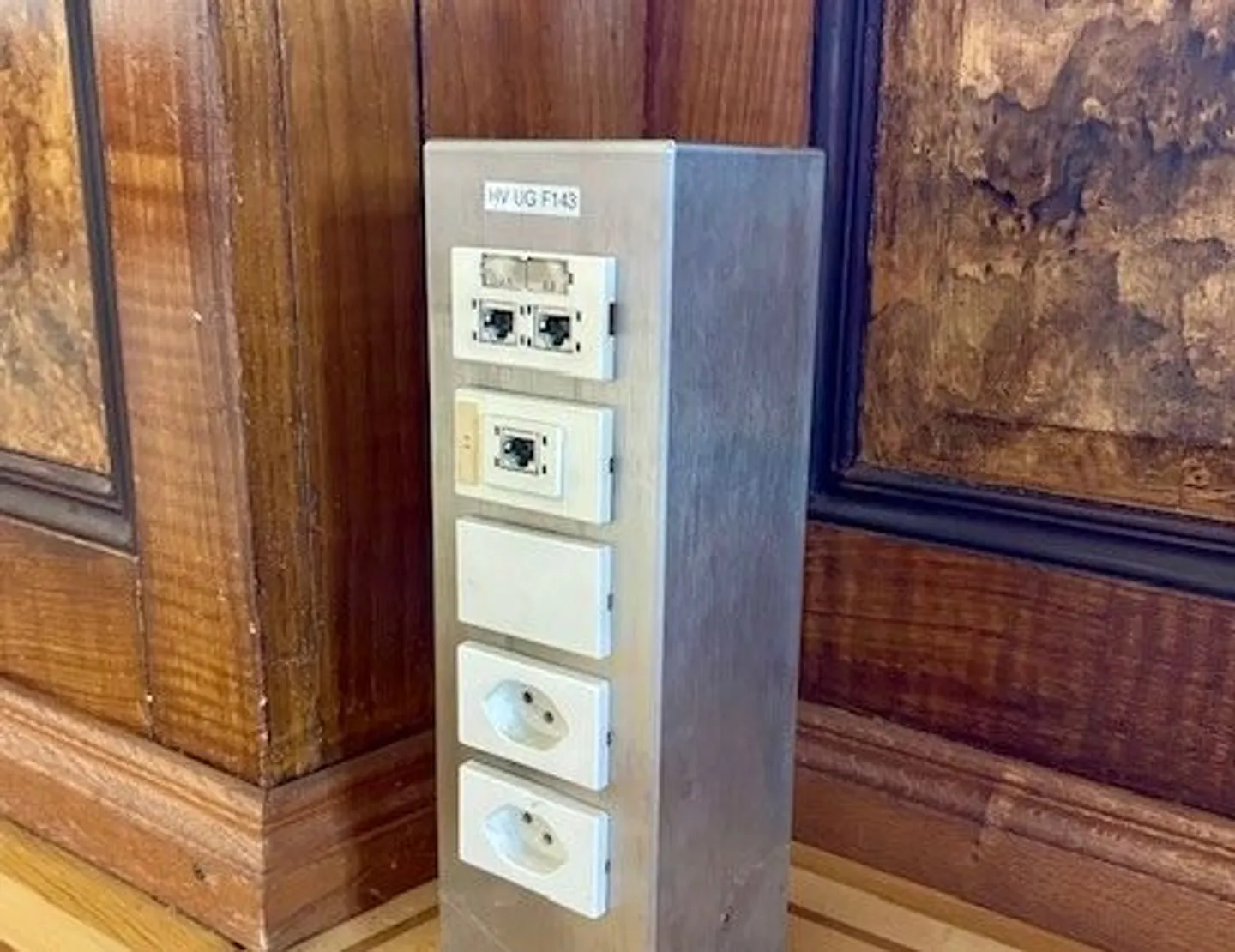 Villa storica rappresentativa con uffici completamente sviluppati - Foto 18 di 21