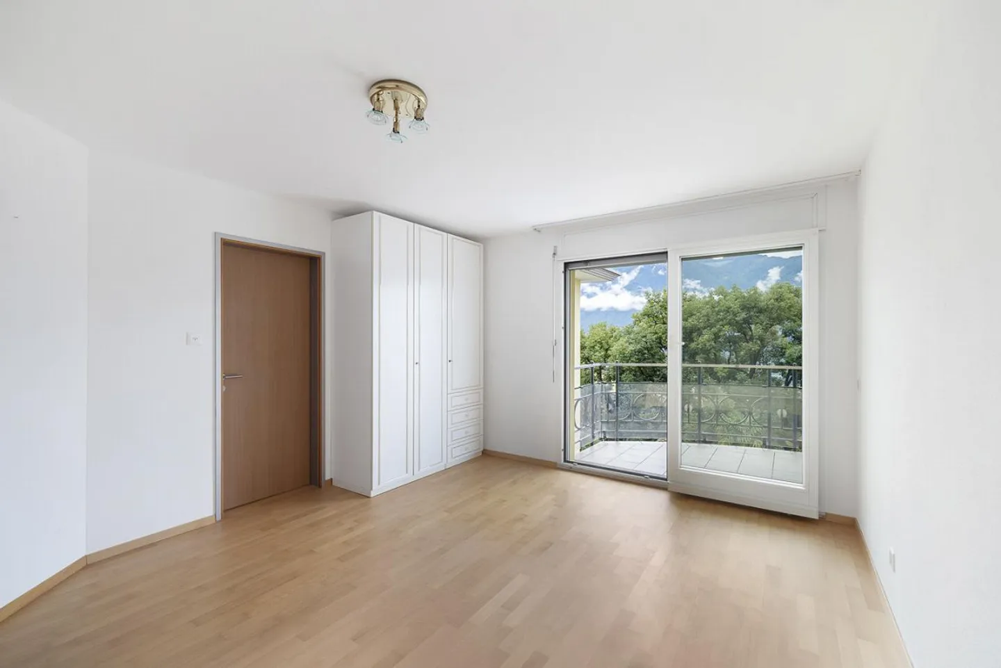 Spacious 4.5 Room Apartment with LAKE VIEW, Wellness Area, 2nd Residence - Photo 7 of 19