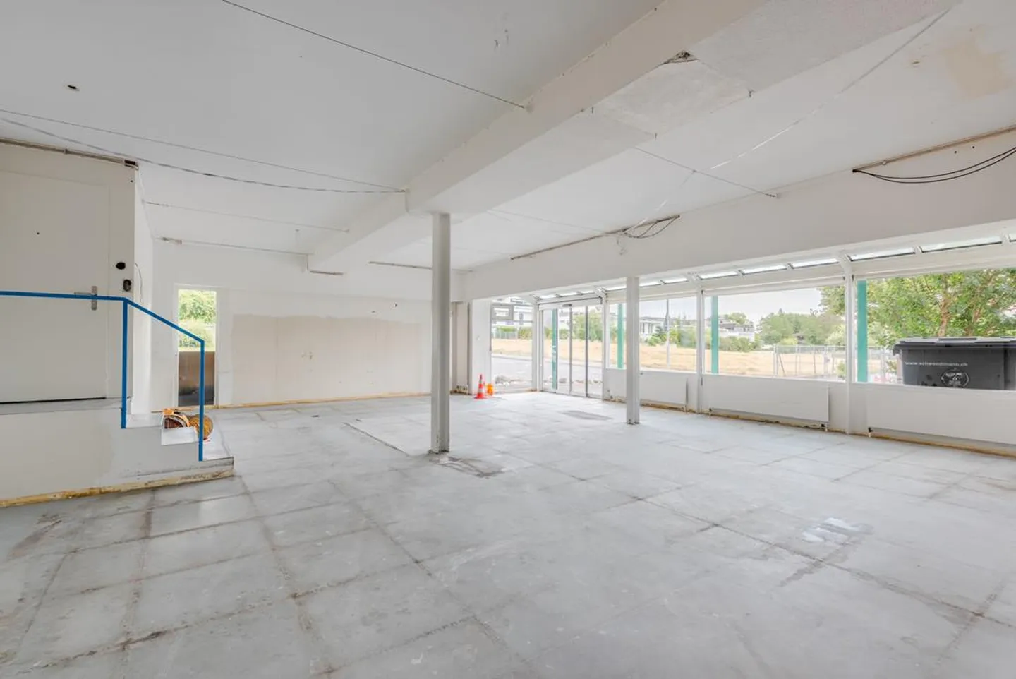 Espace commercial flexible dans un emplacement central, idéal pour bureau et cabinet - Photo 2 sur 5