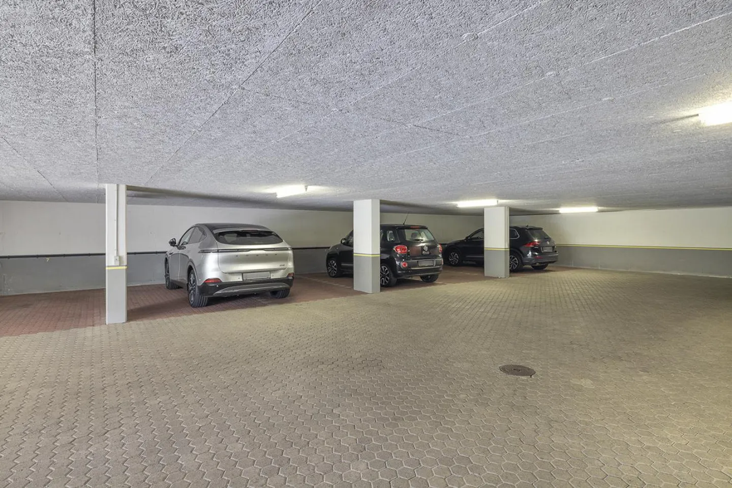 Spacious 4.5 Room Apartment with LAKE VIEW, Wellness Area, 2nd Residence - Photo 15 of 19