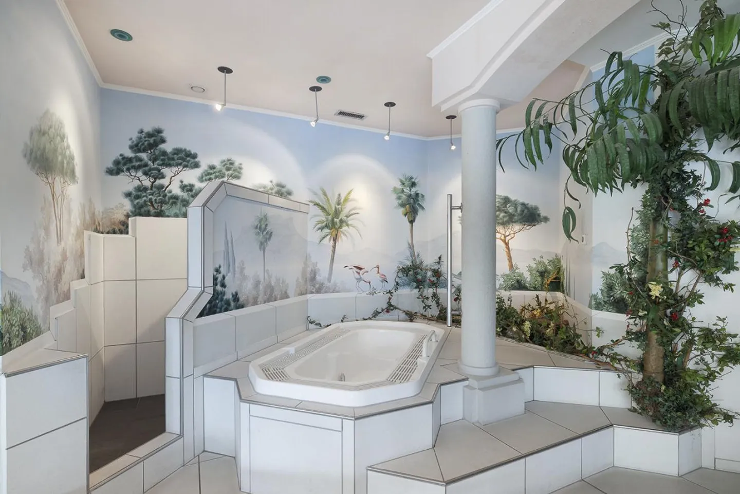 Spacious 4.5 Room Apartment with LAKE VIEW, Wellness Area, 2nd Residence - Photo 18 of 19