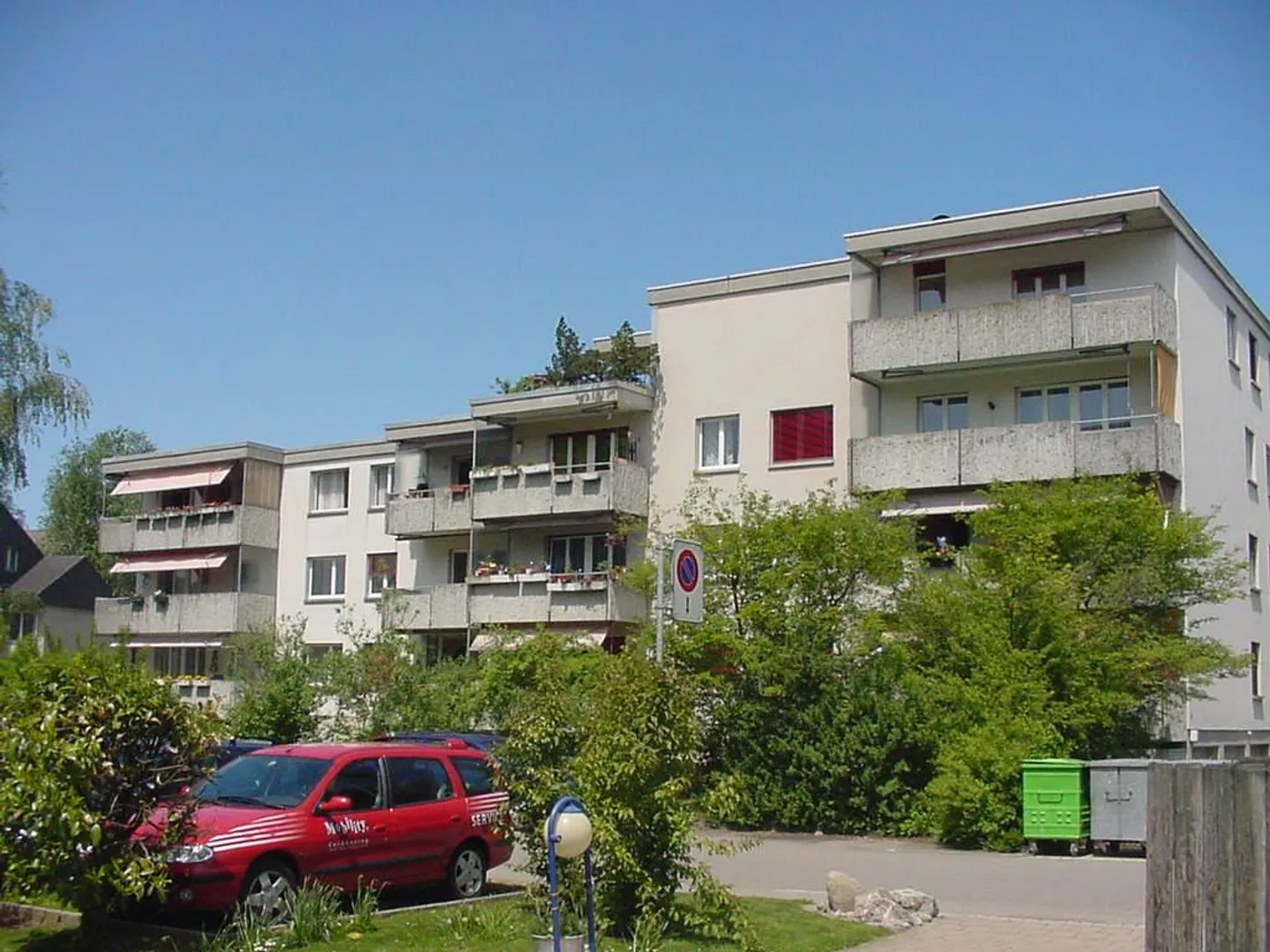 Beautiful bright quiet 3 1/2 room apartment on the 1st floor with balcony for rent - Photo 1 of 12