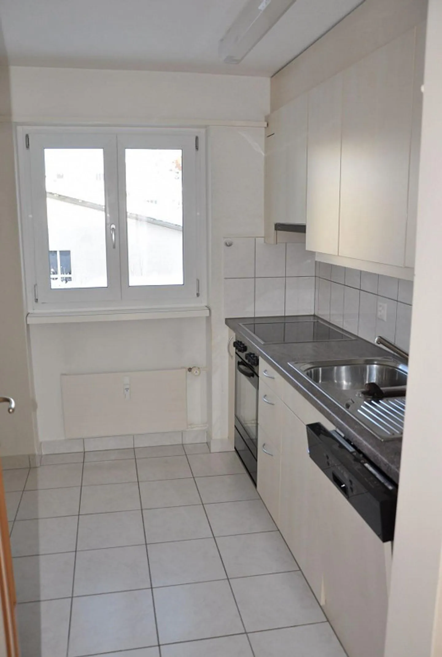 Beautiful bright quiet 3 1/2 room apartment on the 1st floor with balcony for rent - Photo 5 of 12