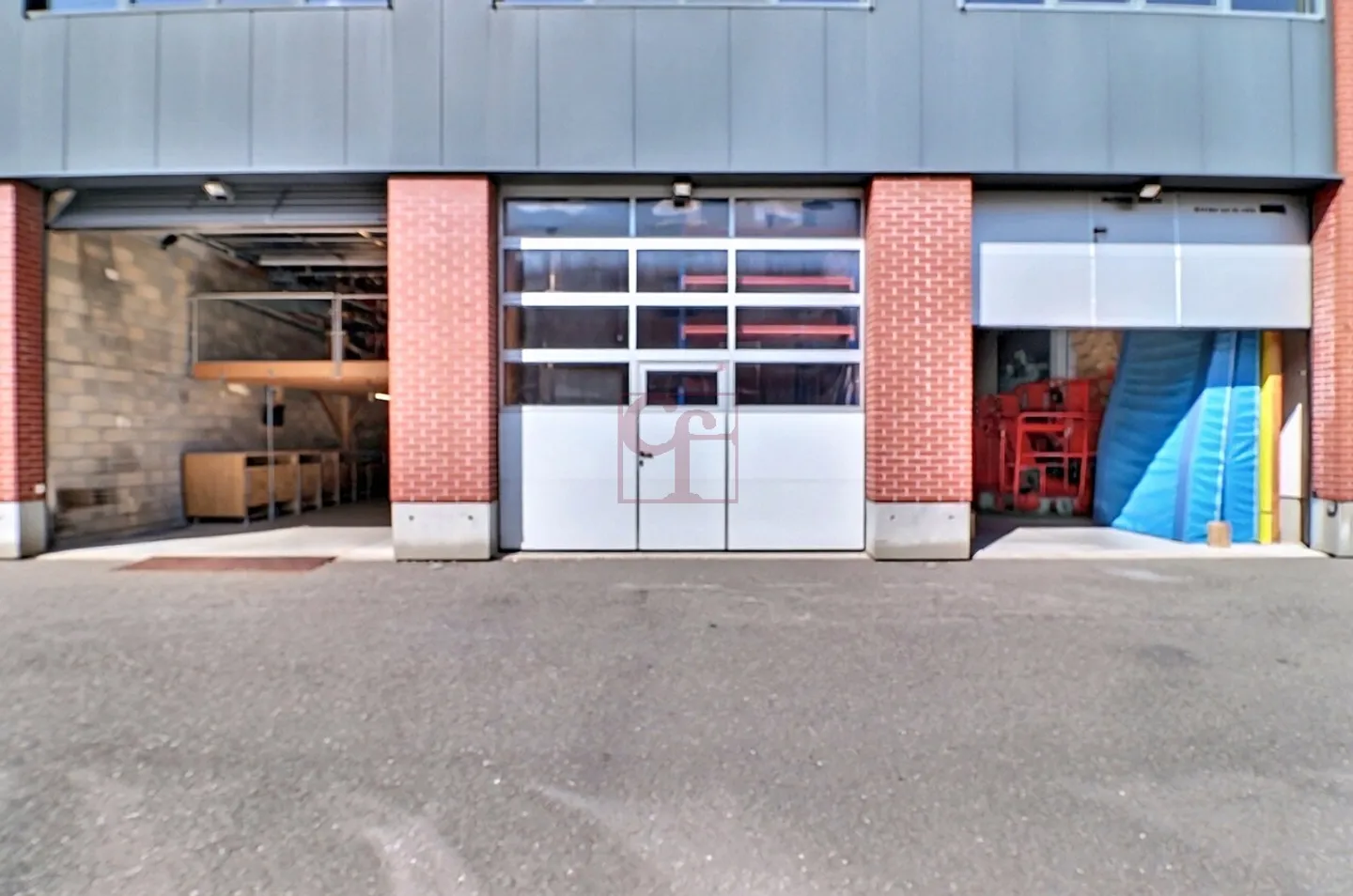 À louer – Local commercial (atelier, dépôt et bureau) de 400 m² - Foto 2 di 9