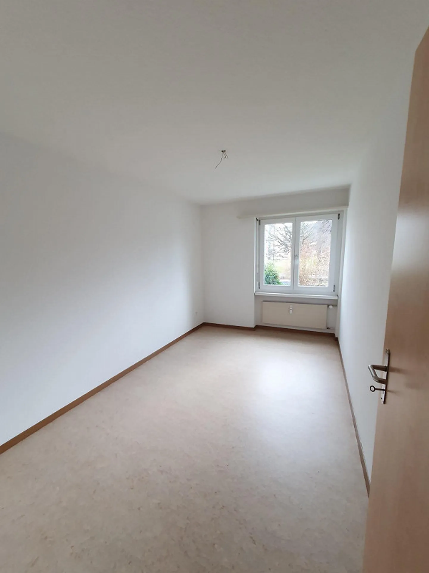 Beautiful bright quiet 3 1/2 room apartment on the 1st floor with balcony for rent - Photo 4 of 12