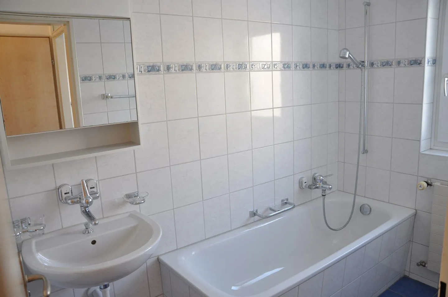 Beautiful bright quiet 3 1/2 room apartment on the 1st floor with balcony for rent - Photo 8 of 12