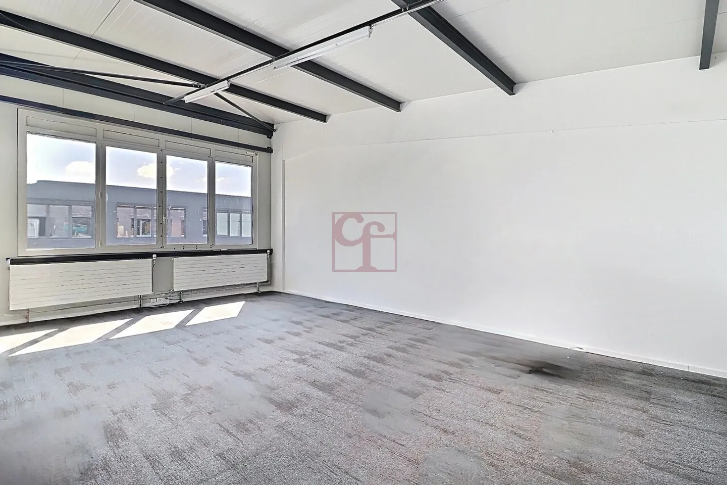 À louer – Local commercial (atelier, dépôt et bureau) de 400 m² - Foto 5 di 9