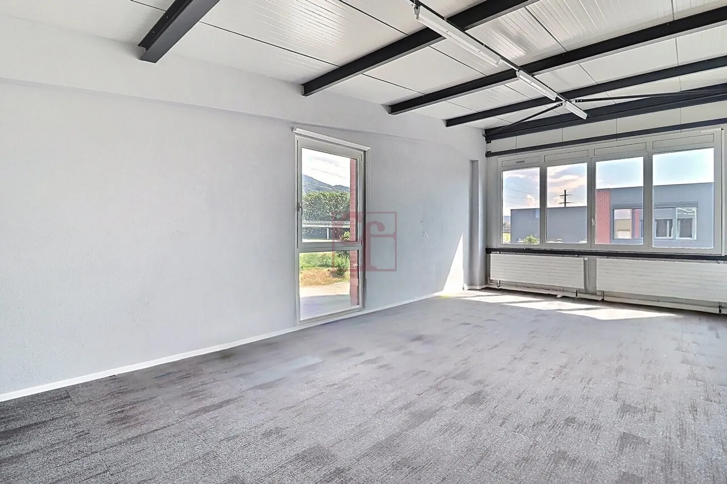 À louer – Local commercial (atelier, dépôt et bureau) de 400 m² - Foto 6 di 9