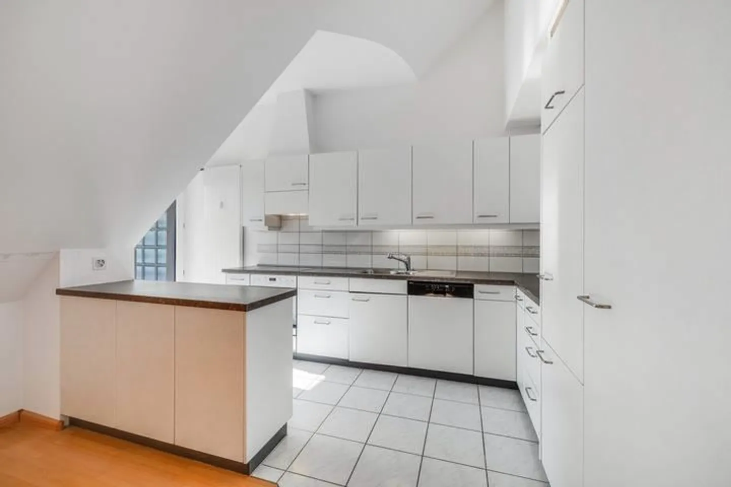 Duplex spacieux à Binningen - Photo 8 sur 9