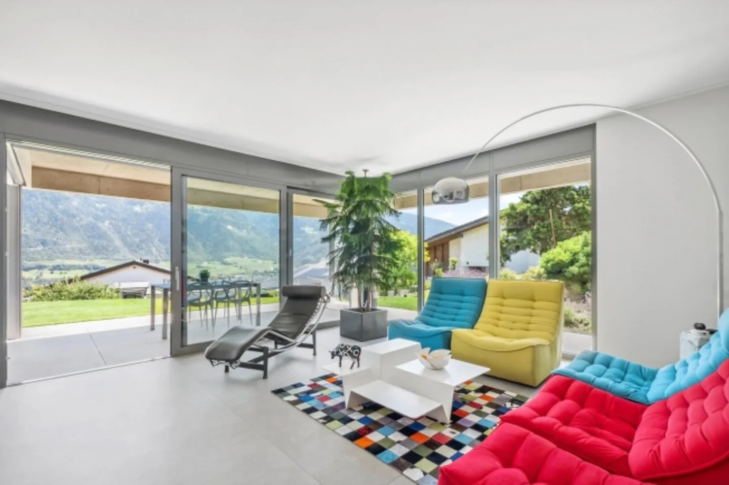 CORIN - Magnifique villa moderne avec vue grandiose sur la plaine - Photo 1 sur 11