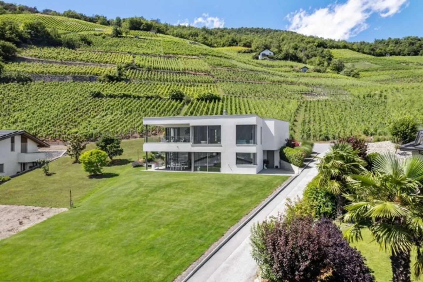 CORIN - Magnifique villa moderne avec vue grandiose sur la plaine - Photo 2 sur 11
