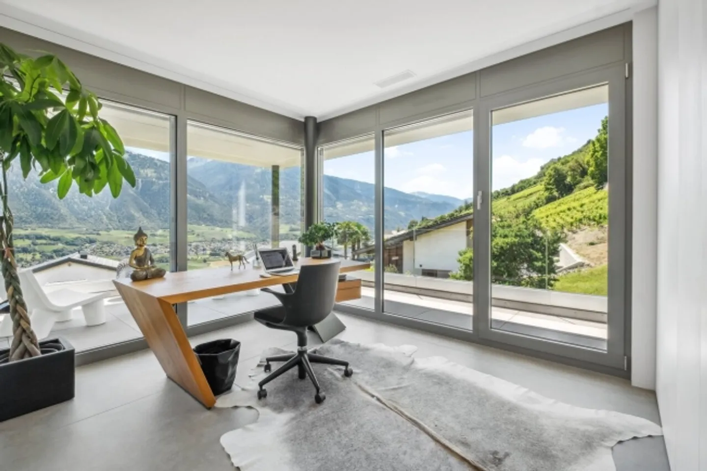 CORIN - Magnifique villa moderne avec vue grandiose sur la plaine - Photo 7 sur 11