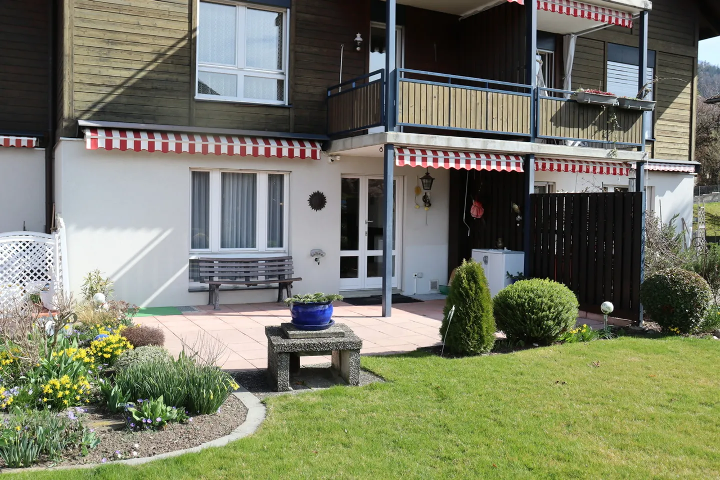 Rêve de maisonette avec vue sur le lac & cheminée – Vivre au bord du lac de Thoune - Photo 1 sur 19
