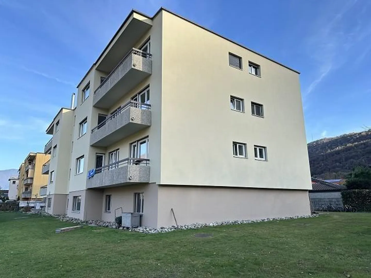 Helle 3,5-Zimmer-Wohnung in Quartino - Foto 2 von 21