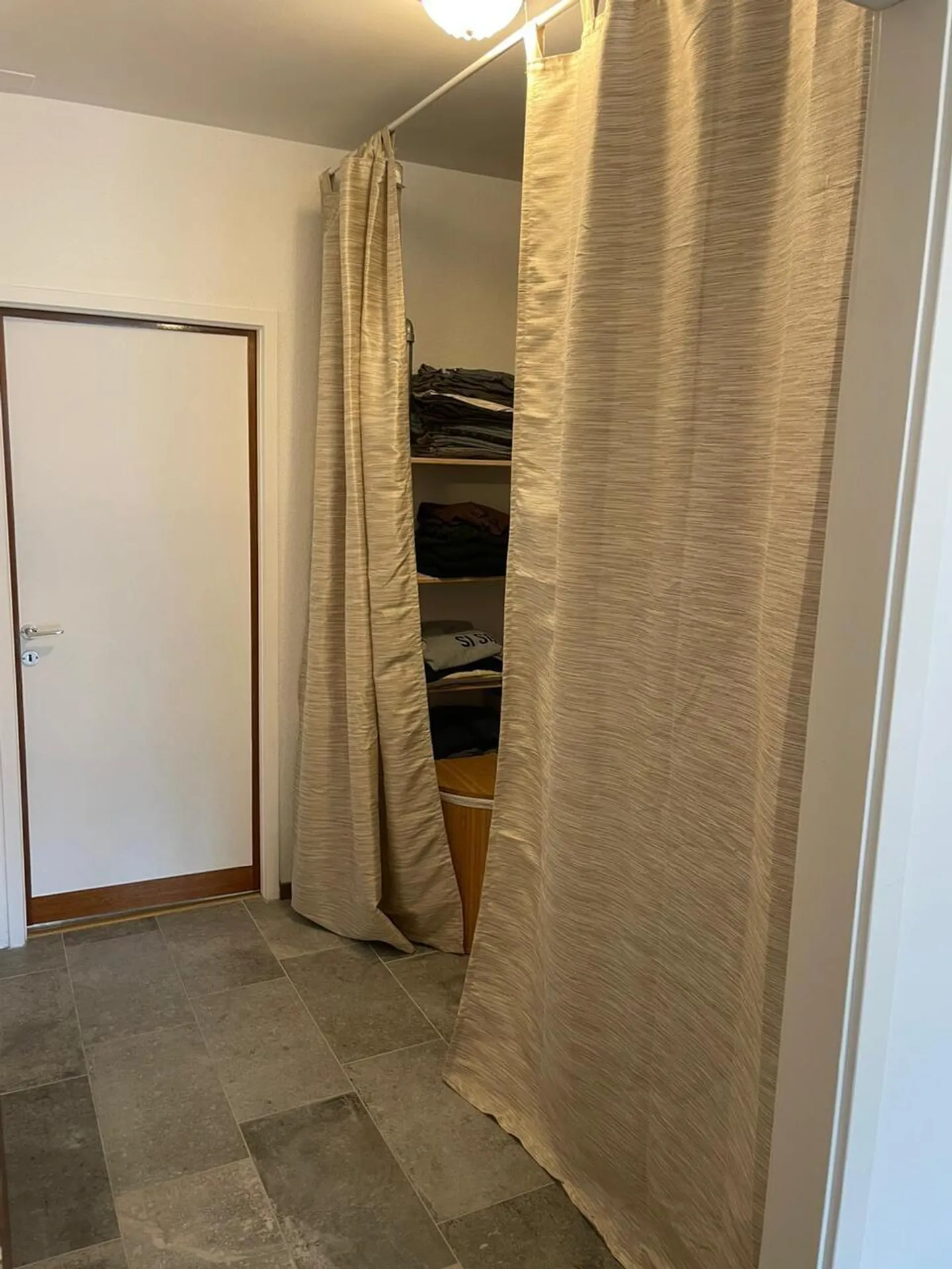 Très ensoleillé appartement avec vue dégagée sur la vallée - Photo 12 sur 20