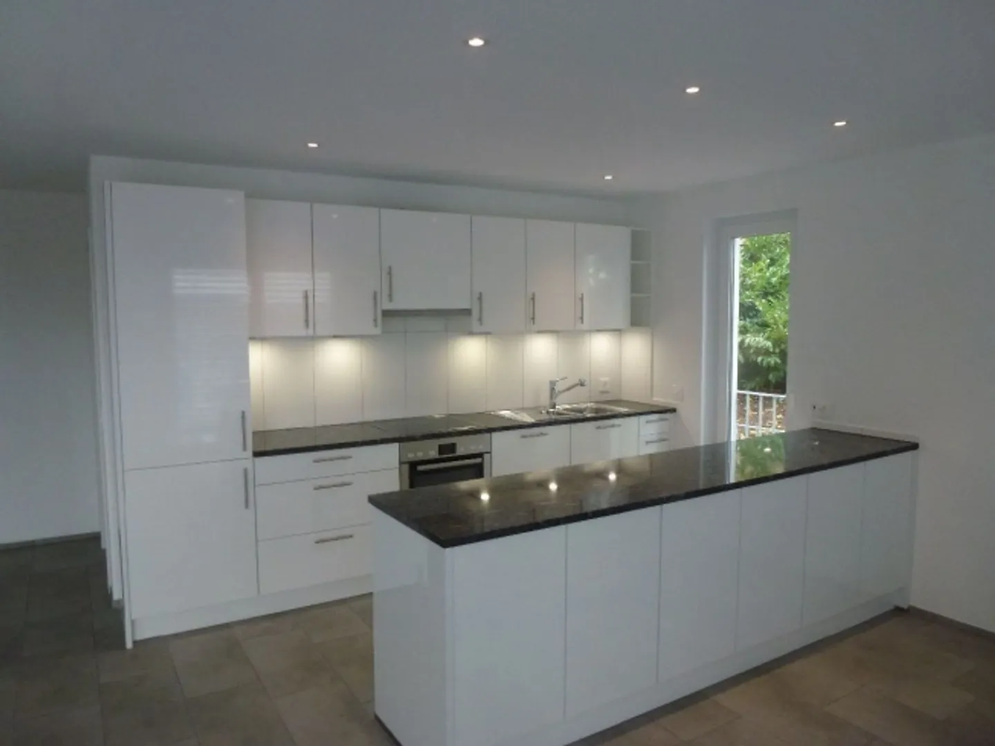 Immeuble multifamilial avec 18 appartements 5,15 % de rendement, garantie locative pour les investisseurs - Photo 3 sur 13