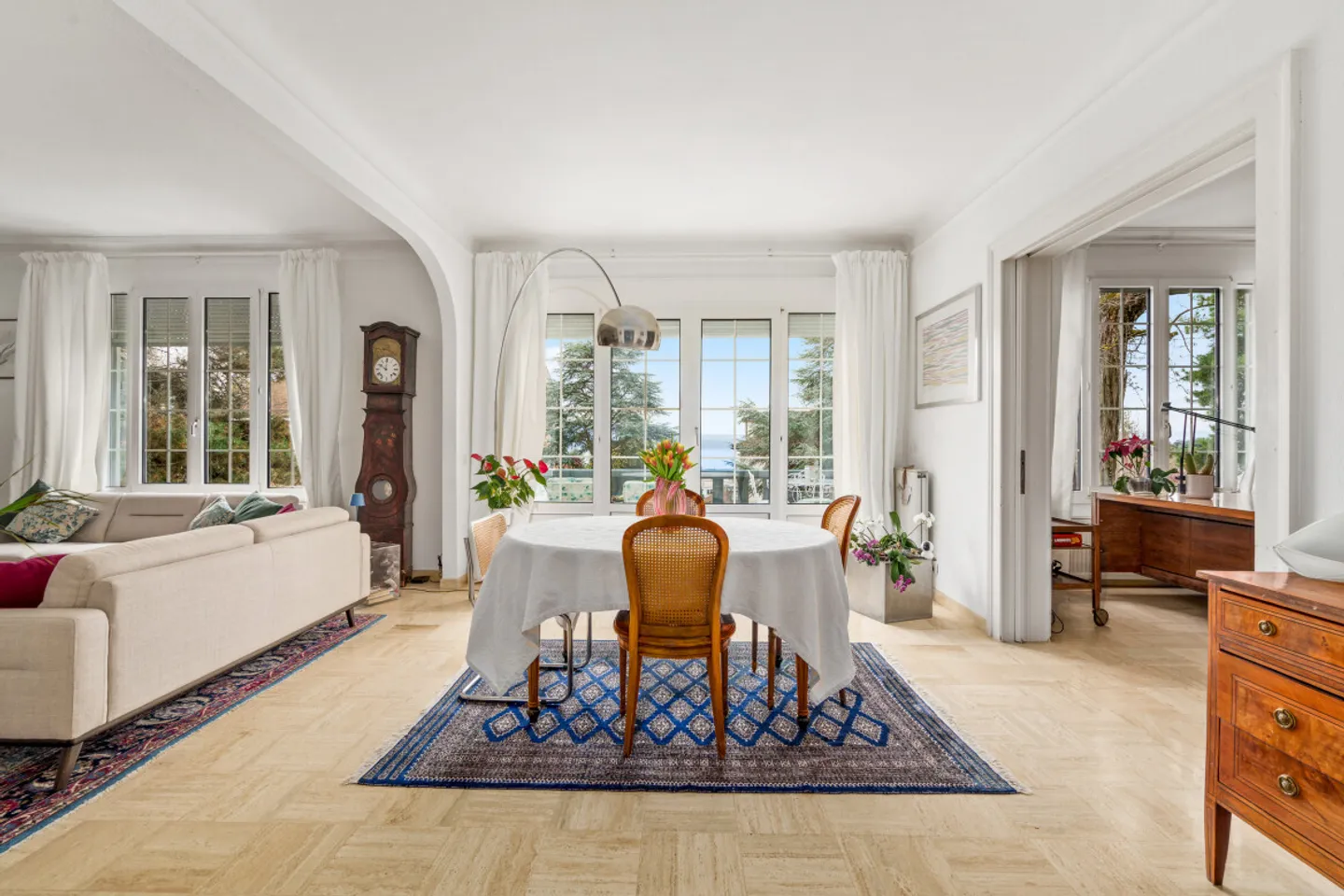 Manor House to Reinvent in a Privileged Setting - Photo 1 of 11