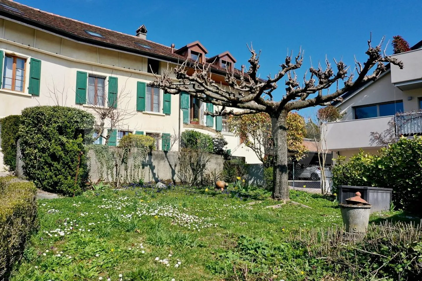 Casa di Villaggio Incantevole a Bougy-Villars - Foto 1 di 13