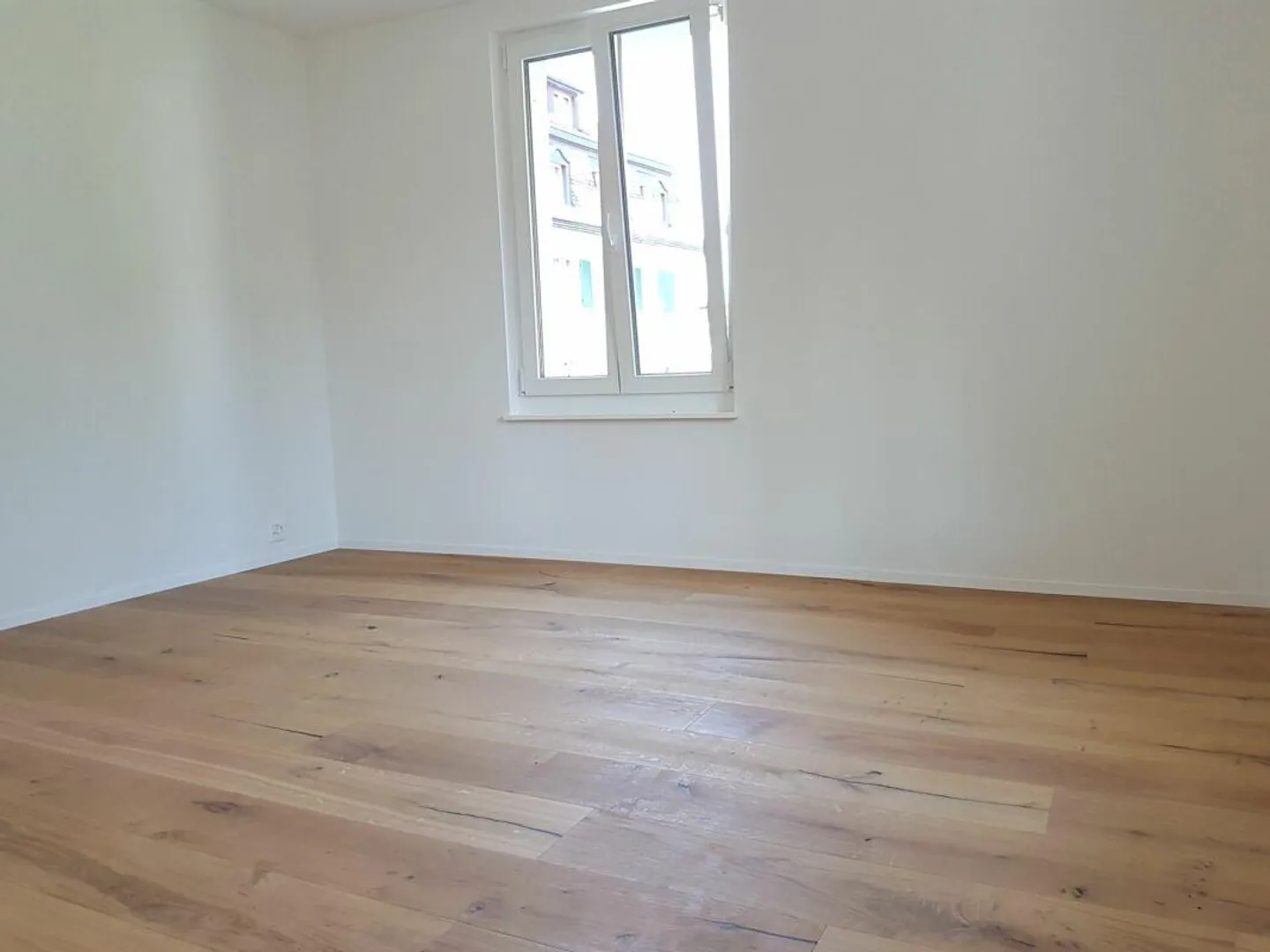 Great 2.5 Room Apartment with Private Patio - Photo 5 of 14