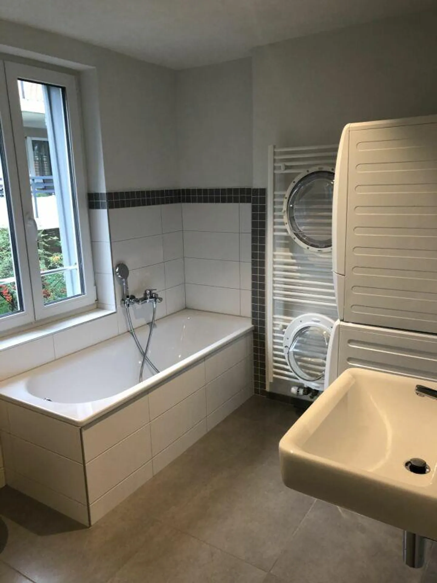 Great 2.5 Room Apartment with Private Patio - Photo 9 of 14