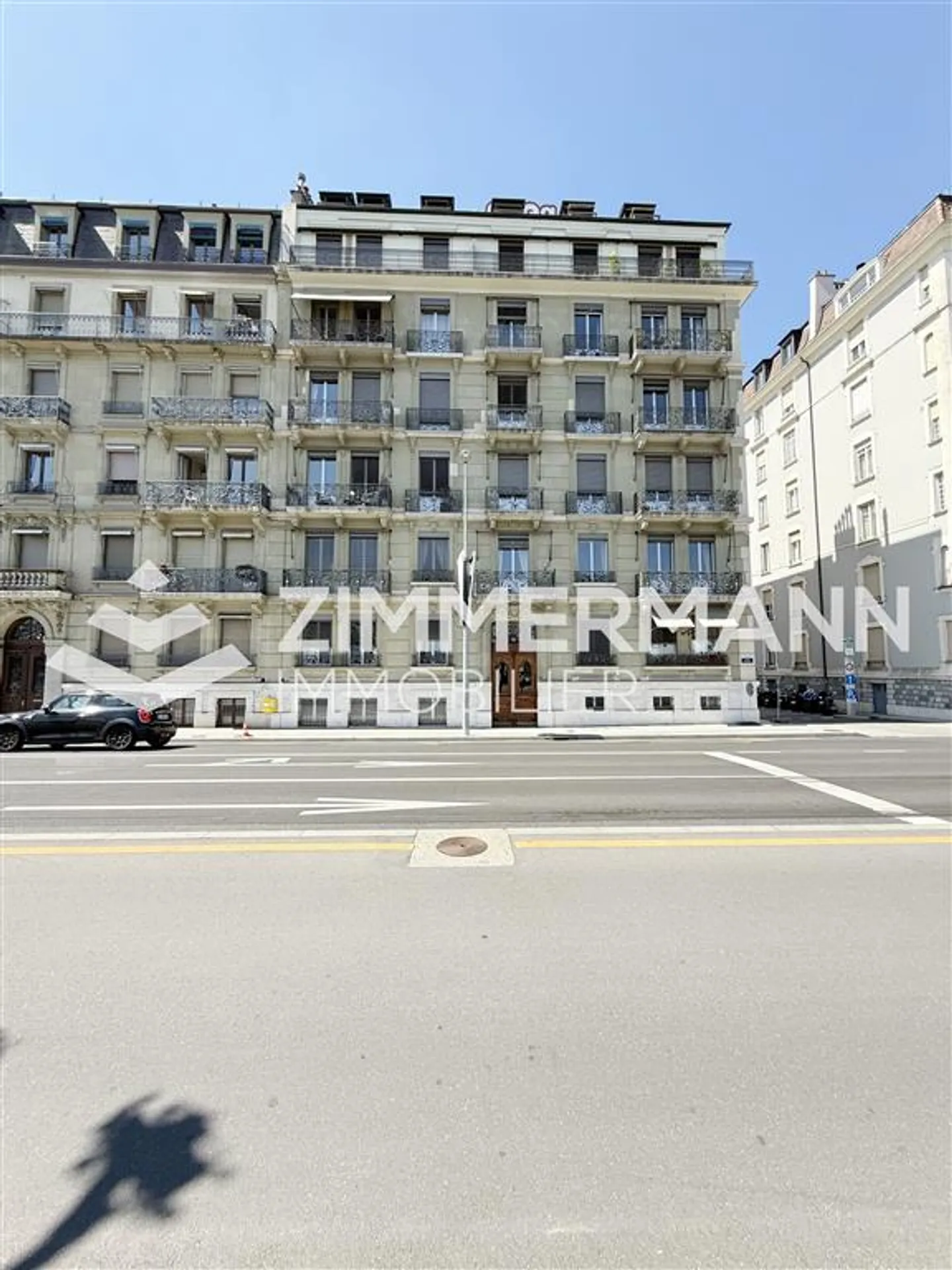 Appartement spacieux de 5 pièces sur les quais du Mont-Blanc - Photo 1 sur 12