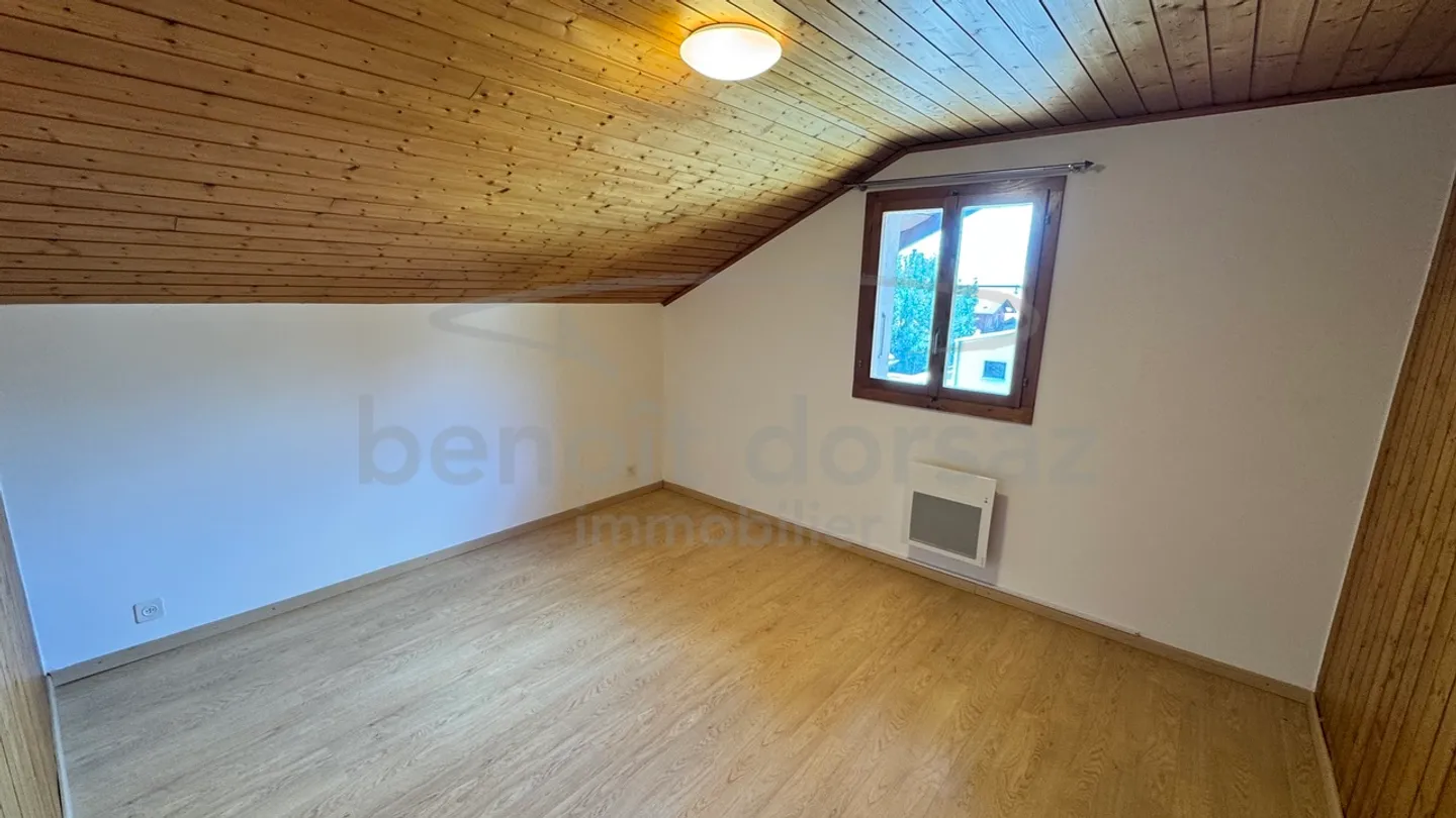 Charming Duplex Apartment - Photo 5 of 6