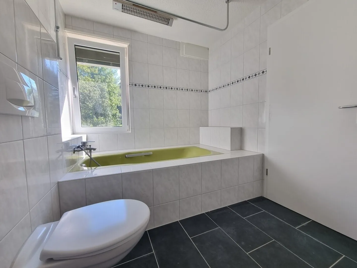 Living with a large kitchen and large bathroom! - Photo 3 of 6