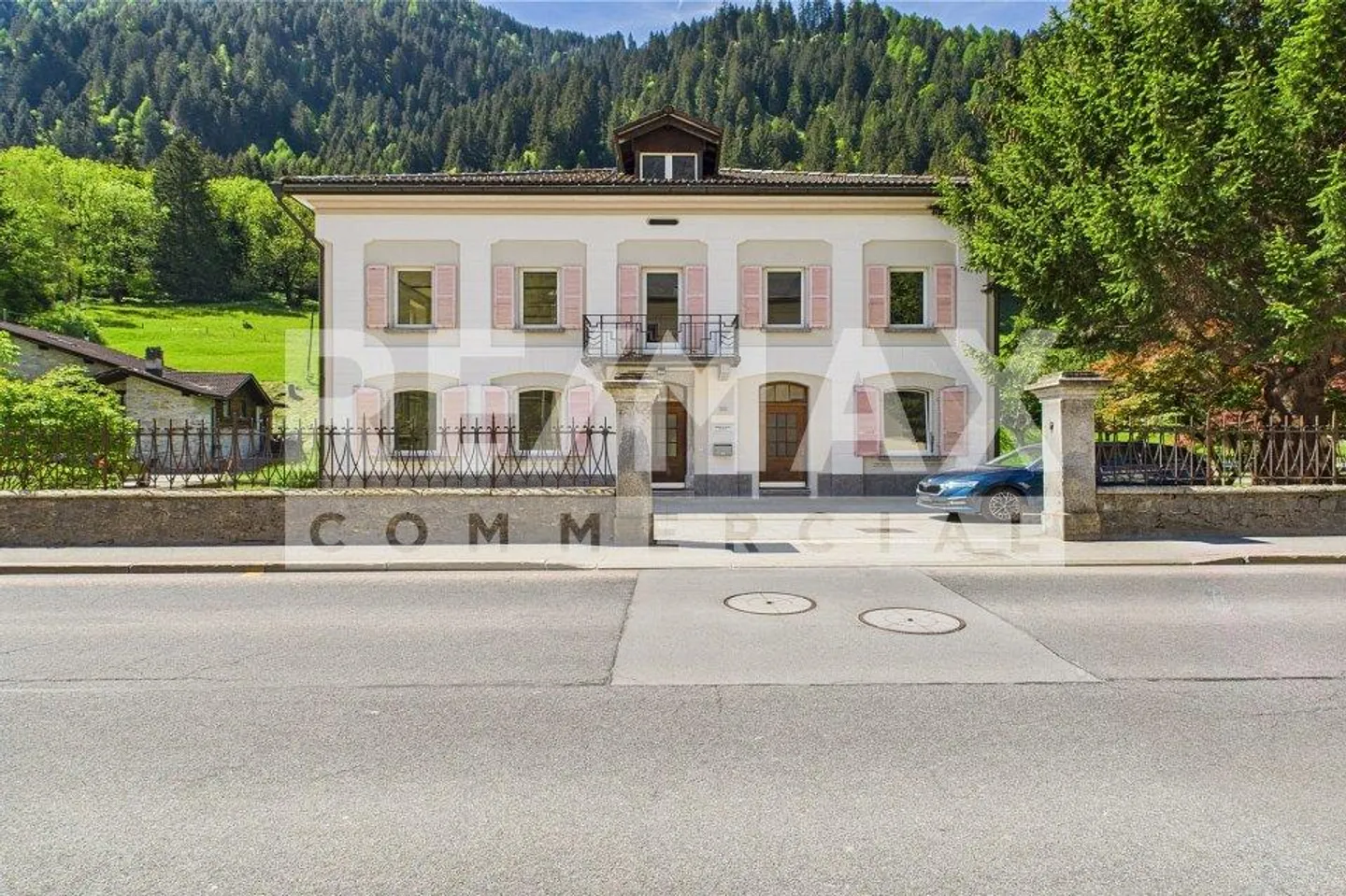 Eleganza in posizione centrale - Villa storica con uffici - Foto 1 di 13