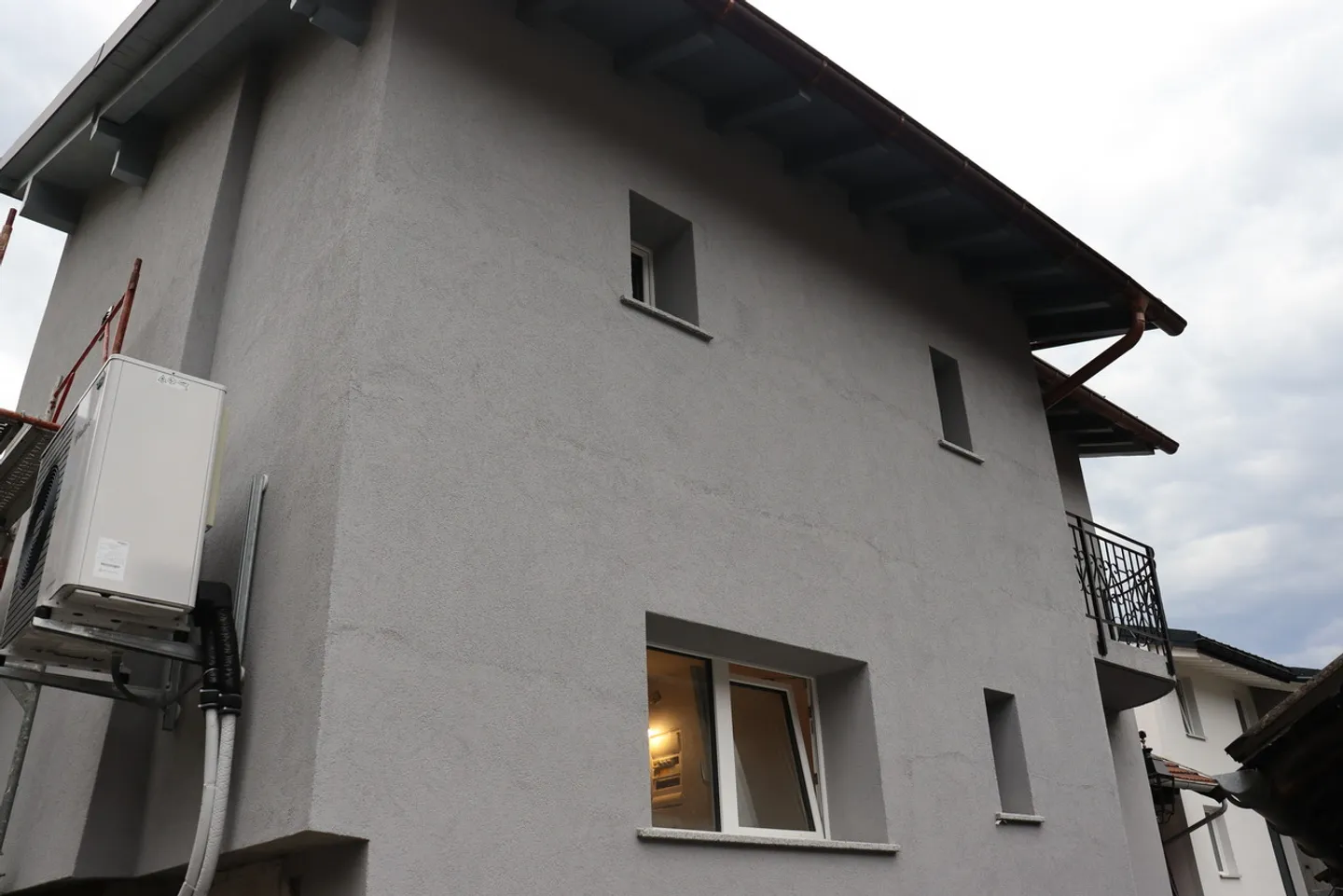 Charmantes Zweifamilienhaus im Herzen von Salgesch - Photo 1 of 13