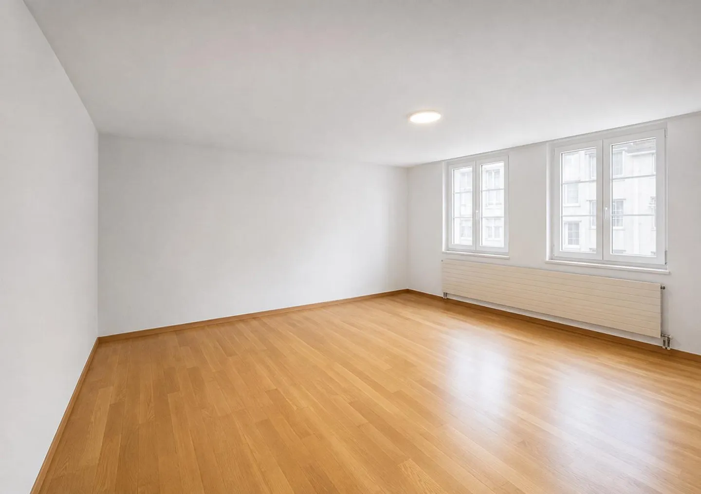 Maison mitoyenne rénovée de 4,5 pièces dans la ville - Photo 1 sur 18