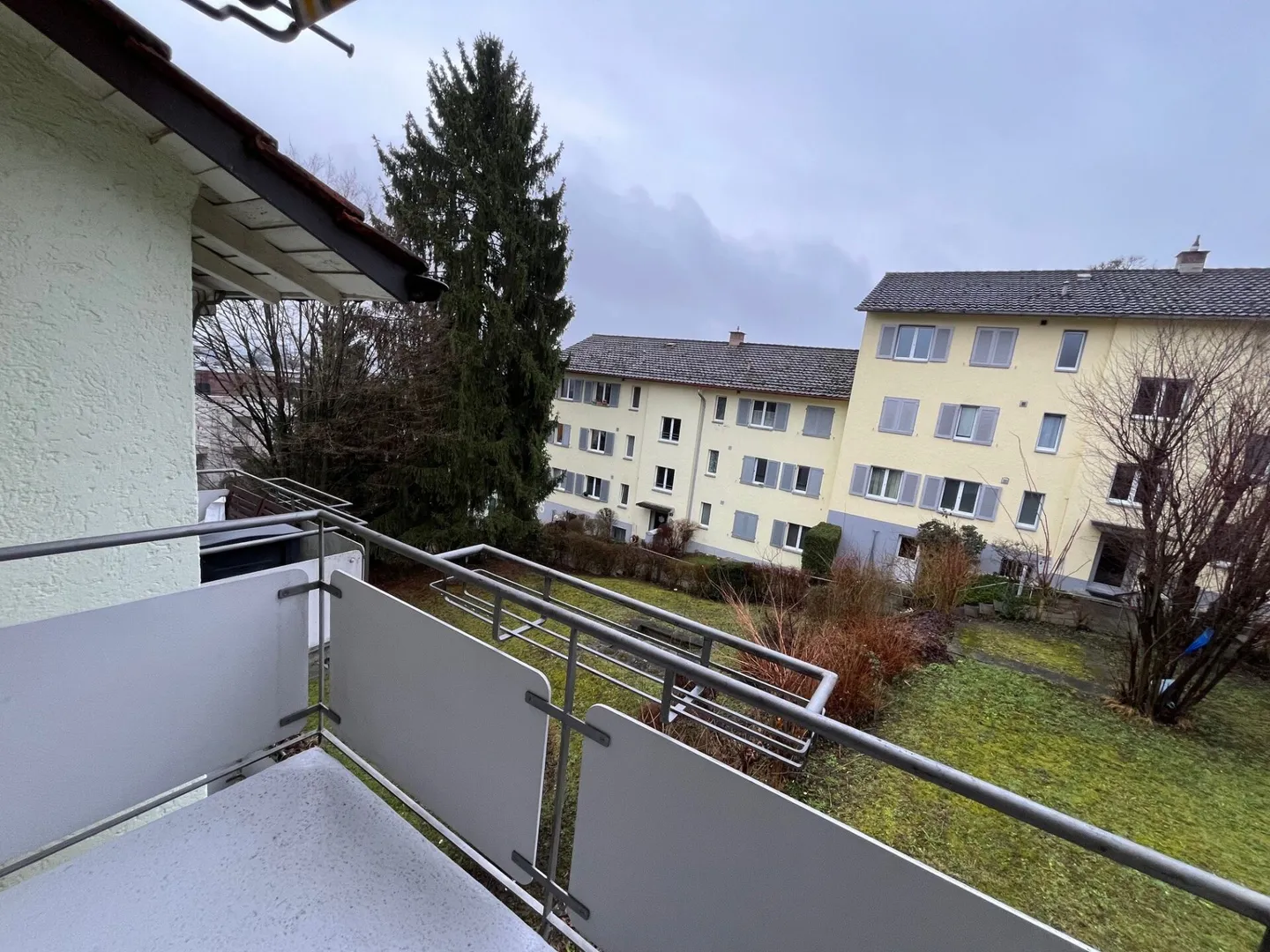 Luminoso appartamento di 4 stanze con buoni collegamenti di trasporto - Foto 7 di 8