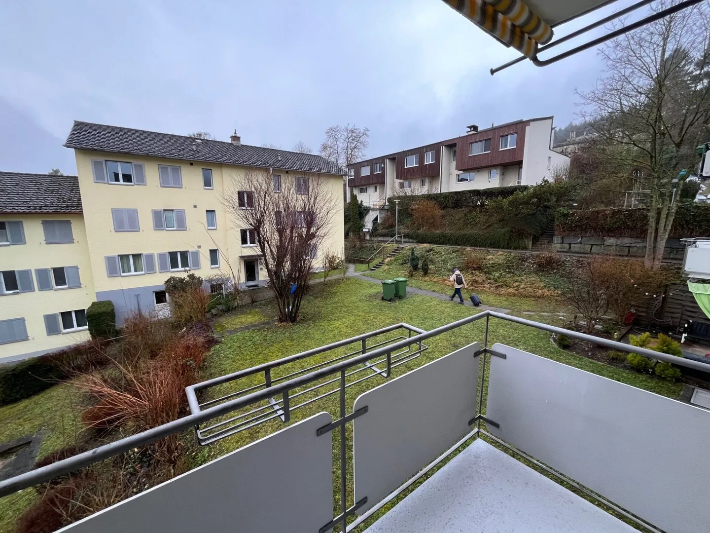 Luminoso appartamento di 4 stanze con buoni collegamenti di trasporto - Foto 8 di 8