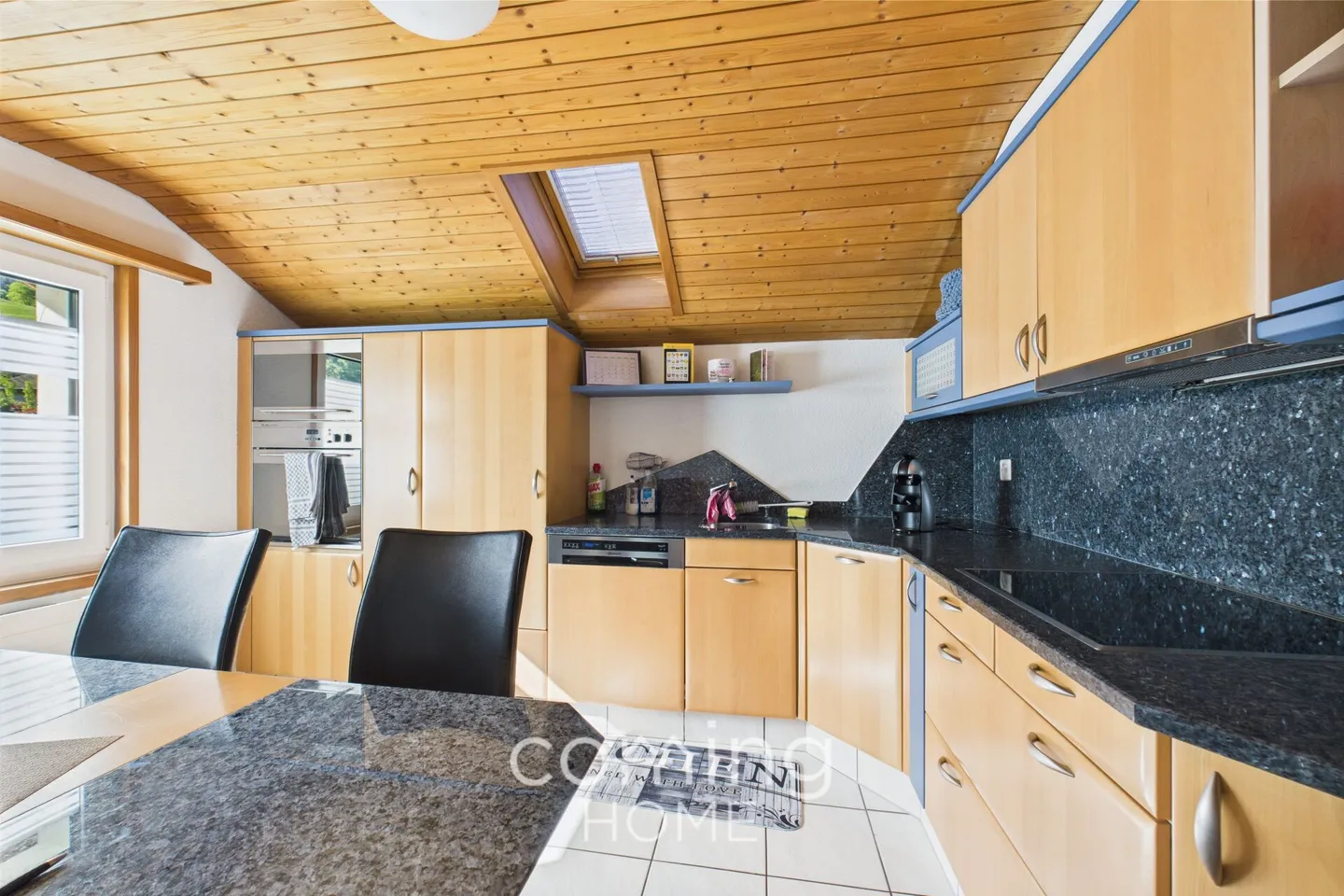 Appartement penthouse de 4 chambres à Ried-Brig - Rénové, ensoleillé, avec vue sur les montagnes - Photo 4 sur 15