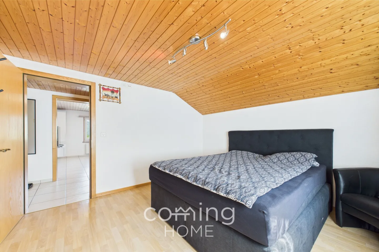 Appartement penthouse de 4 chambres à Ried-Brig - Rénové, ensoleillé, avec vue sur les montagnes - Photo 6 sur 15