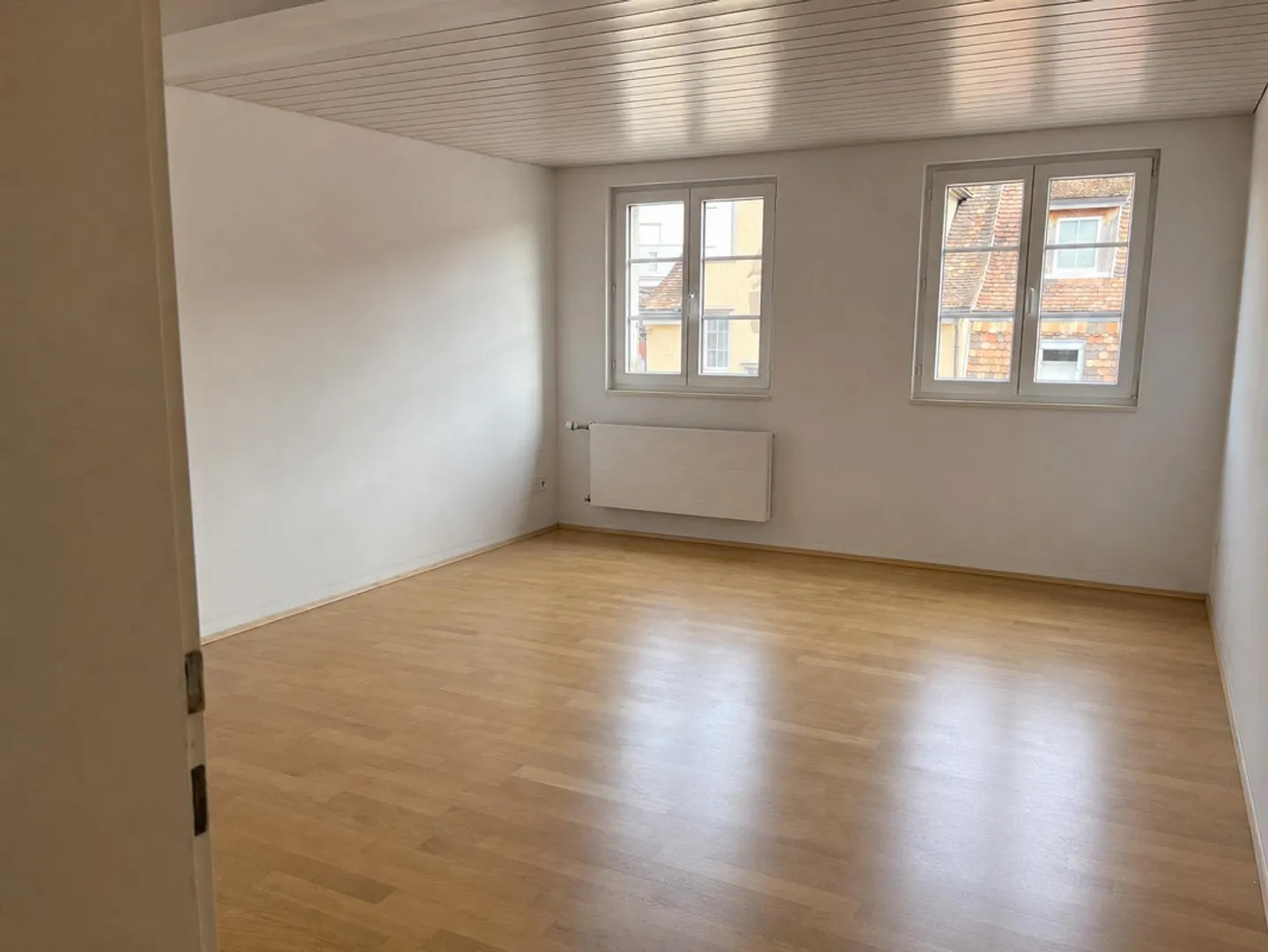 Maison mitoyenne rénovée de 4,5 pièces dans la ville - Photo 11 sur 18