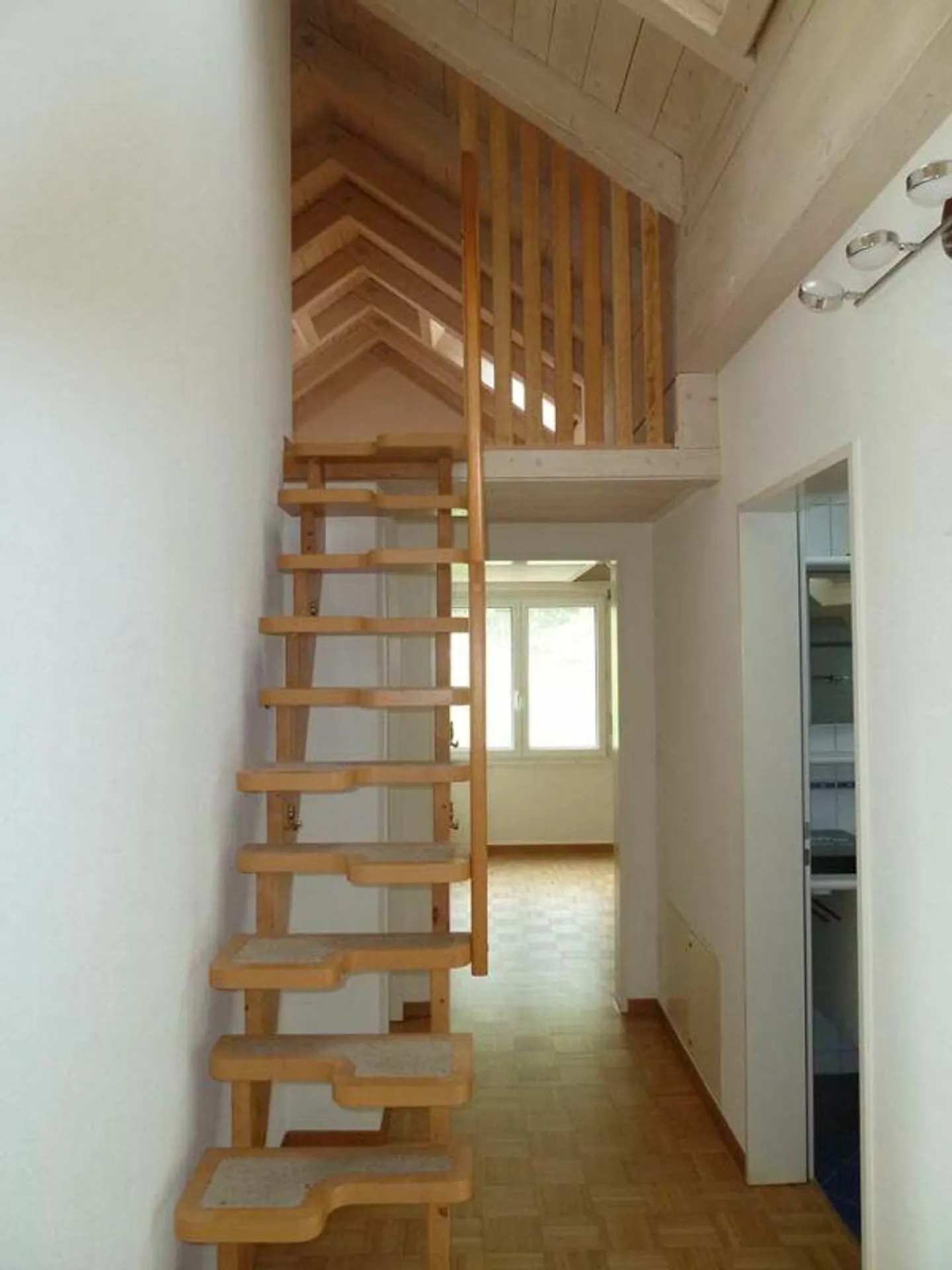 Gemütliche Dachwohnung mit Galerie - Foto 4 von 8