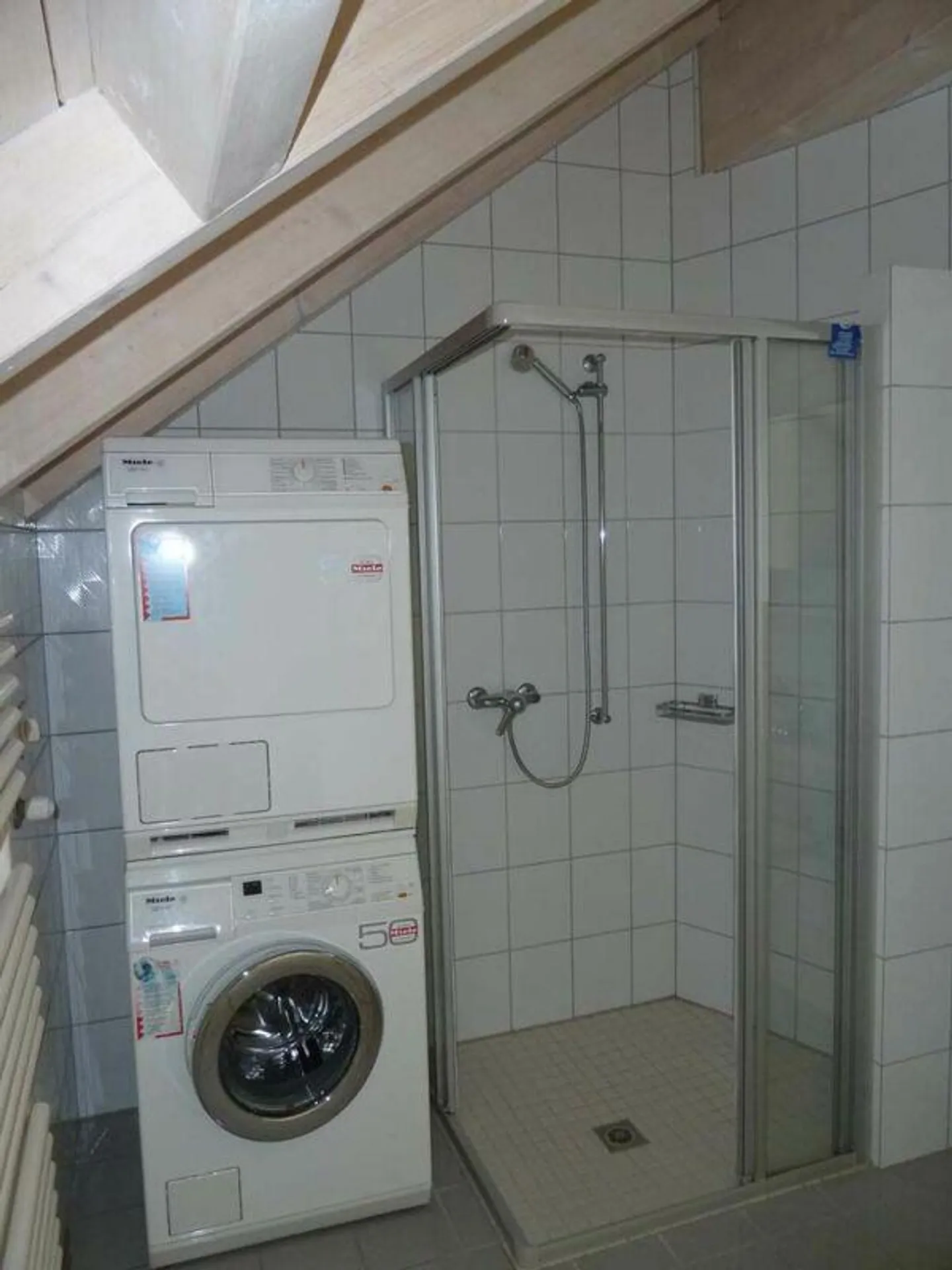 Gemütliche Dachwohnung mit Galerie - Foto 7 von 8